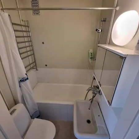 6. Kerroksen Yksioe Laehellae Matkakeskusta.